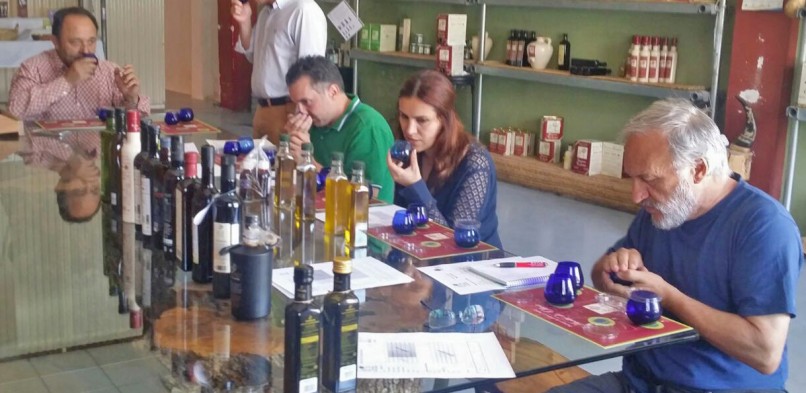 Visita de olivares centenarios y cata de aceites con nuestros amigos y colegas investigadores del CNR